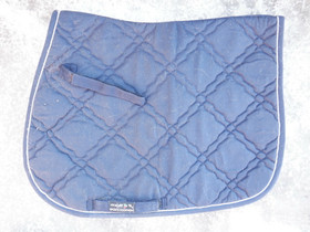 HKM tummansininen satulahuopa hopeanyörillä FULL