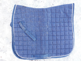 Tummansininen koulusatulahuopa hopeisella koristenyörillä FULL