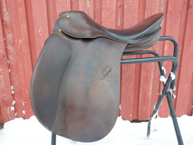 Passier PS Baum koulupainotteinen yleissatula, leveys M, istuin 17