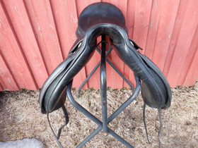 Kieffer Wien DL koulusatula, leveys MW, istuin 17