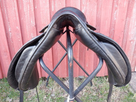 Cliff Barnsby The USDF koulusatula, leveys 3, istuin 17 tuumaa