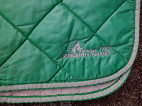 Vihreä yleissatulahuopa kiiltävällä pinnalla FULL