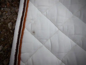 Jacson valkoinen koulusatulahuopa ruskeilla kanttikoristeilla FULL