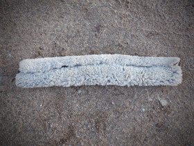 Harmaa aito lampaankarvapehmuste satulavyöhön 80 cm