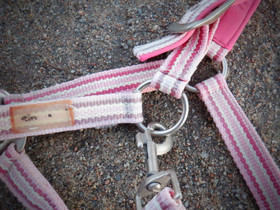 Vaaleanpunaraidallinen nylonriimu COB