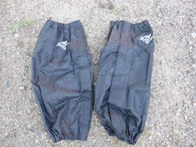 Mustat suojukset suojien päälle kisaverkkaan L