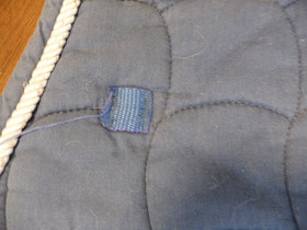 Jacson vaaleahkonsininen satulahuopa valkoisella koristenyörillä PONY