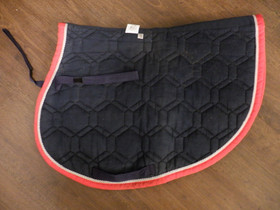 Tummansininen muotoiltu estesatulahuopa punaisella kantilla FULL