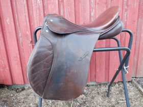 Passier Paxton koulupainotteinen yleissatula, leveys M/MW, istuin 17,5