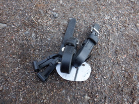 Mustat Micklemin kuolainremmit ja 2 kpl pikaklipsejä PONY