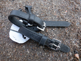 Mustat Micklemin kuolainremmit ja 2 kpl pikaklipsejä PONY