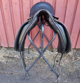 Cliff Barnsby koulusatula, leveys 3, istuin 17 tuumaa