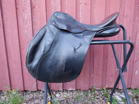 Kieffer Europe CT musta yleissatula 17 tuumaa leveys M