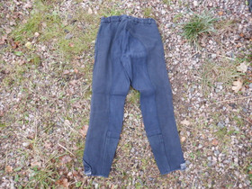 Tummansiniset 160 cm ratsastushousut kokopaikoilla