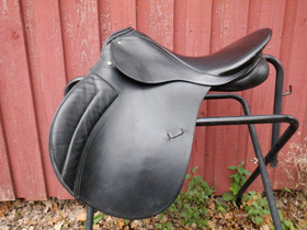 Wembley Flex musta yleissatula 17 tuumaa