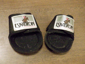 Eskadron matalat takajalan hivutussuojat, mustat PONY