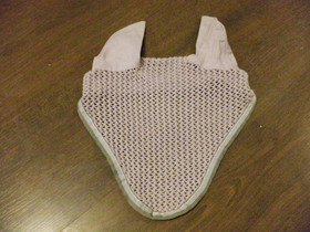 Vaalean liilan värinen korvahuppu hyvin pienillä korvaosilla PONY