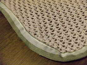 Vaalean liilan värinen korvahuppu hyvin pienillä korvaosilla PONY