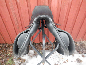 Kieffer Donau estesatula, leveys M/MW, istuin 17 tuumaa