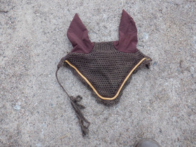 Ruskea korvahuppu keltaisella ja ruskealla koristenyörillä FULL