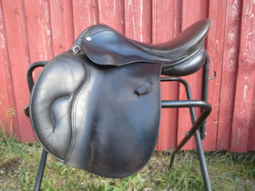 Horze Botar yleissatula 16 tuumaa leveys 32