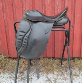 Cliff Barnsby Raven koulusatula leveys 4 istuin 17,5 tuumaa