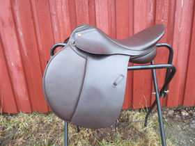 Mustang Europa yleissatula leveys 31 istuin 17 tuumaa