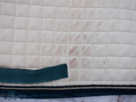 Kerman värinen, paksu satulahuopa yleissatulaan. FULL