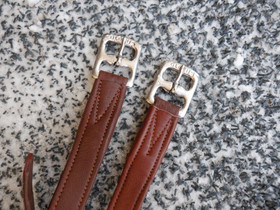 Punertavaan vivahtavat, ruskeat, venymättömät jalustinremmit 150 cm