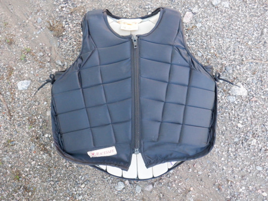 Racesafe musta palaturvaliivi lasten XL koko, short/standard back