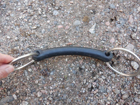 Suora muovikuolain, jäykkä ja melko paksu 14,5 cm