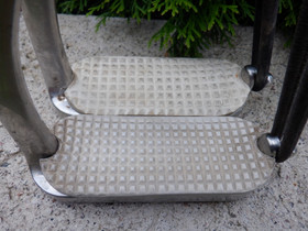 Turvajalustimet kumilenkeillä ja valkoisilla jalustinkumeilla 11 cm