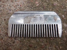 Metallinen hopean värinen harjakampa  1 kpl