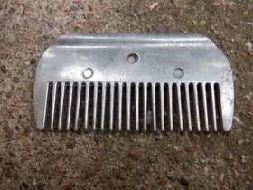 Metallinen hopean värinen harjakampa  1 kpl