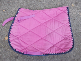 Tumman pinkki satulahuopa yleissatulaan FULL