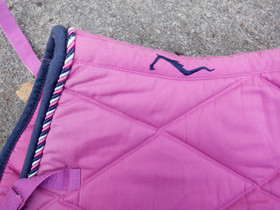 Tumman pinkki satulahuopa yleissatulaan FULL