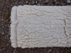 Vaalea teddypehmuste satulavyöhön 85 cm