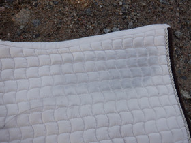 Kerman värinen yleissatulahuopa PONY