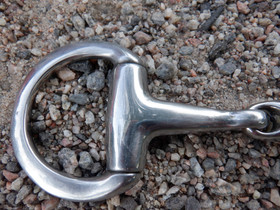 Kolmipalakuolain oliivipäillä ja pyöreällä keskipalalla 12 cm