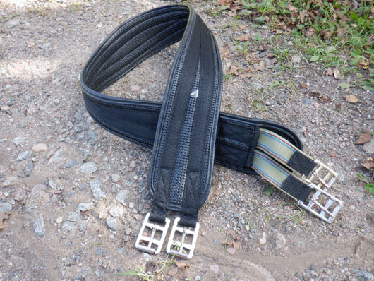 Musta hieman anatomisesti muotoiltu satulavyö neopreeni/sympatex 140cm