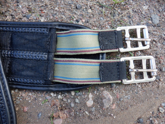 Musta hieman anatomisesti muotoiltu satulavyö neopreeni/sympatex 140cm