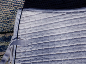 Valkoinen satulahuopa koulusatulaan FULL