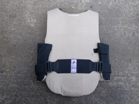 Beige-musta turvaliivi, aikuisten n. 38 koko