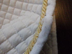 Valkoinen satulahuopa yleissatulaan FULL