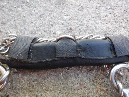 Jäykkä kumipelham ketjulla, 12,5-13 cm, paksuus 20 mm
