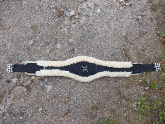 Horze musta satulavyö aidolla lampaankarvalla 135 cm