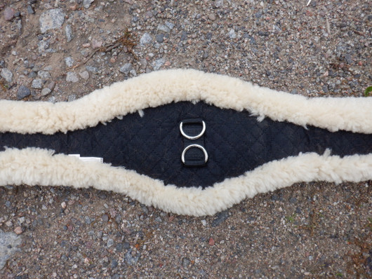 Horze musta satulavyö aidolla lampaankarvalla 135 cm