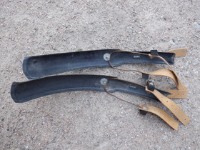 Mustat käytetyt lokasuojat kärryihin 2 kpl