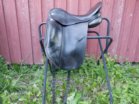 Albion Platinum koulusatula, leveys W, istuin 17