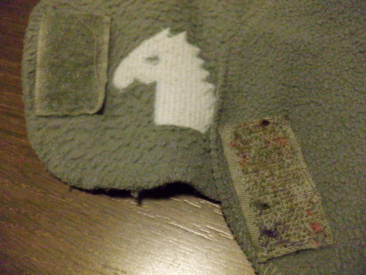 Kypärämyssy, harmaa fleece + joustava kangas